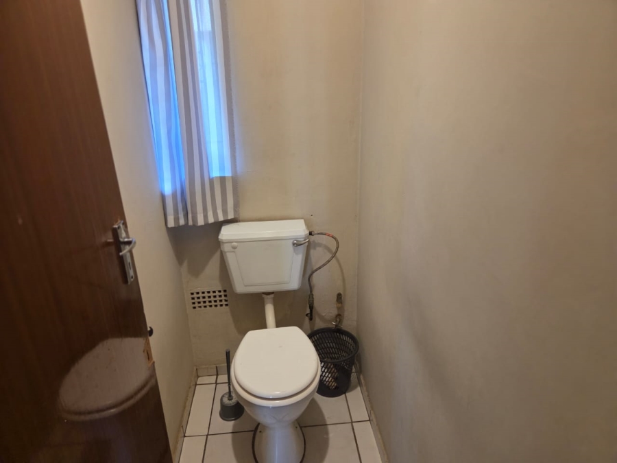 8 Bedroom Property for Sale in Brandwag Free State